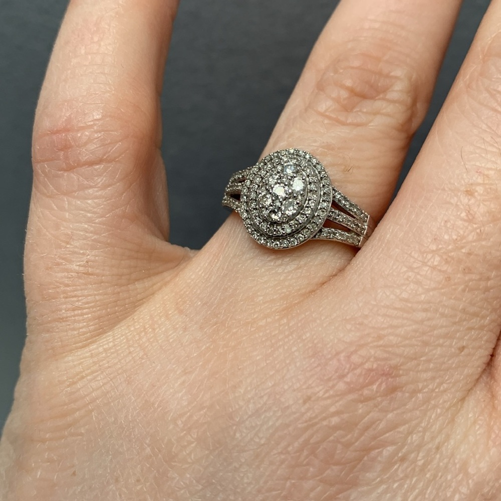 Gorgeous Genuine Diamond Ring  💎💍Size 7